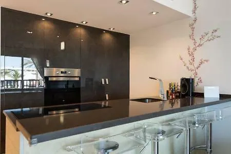 Lidia & Paco Two Bedrooms Beachfront Vakantiehuis *