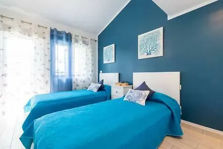 Lidia & Paco Two Bedrooms Beachfront Vakantiehuis *