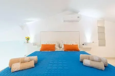 Lidia & Paco Two Bedrooms Beachfront Casa vacanze
